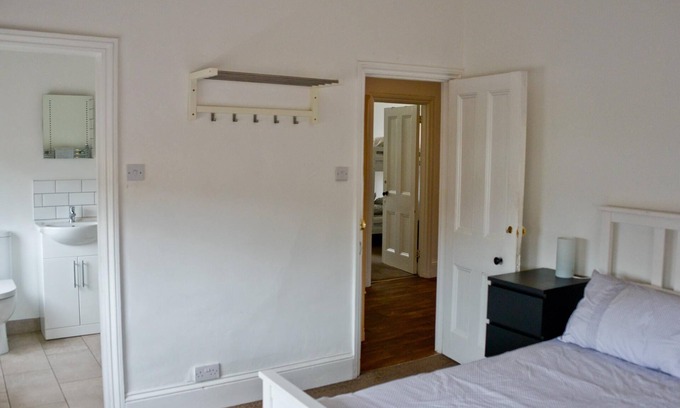 Worthing Apartment | CRH · Corner House Apartment