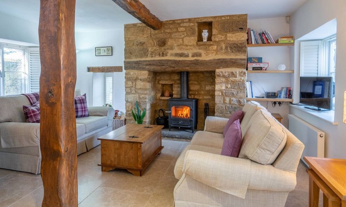 Nether Westcote House | Crofter's Barn - sleeps 2 guests in 1 bedroom