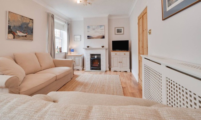 Cromer House | Cromer Sea Cottage - Three Bedroom House, Sleeps 5
