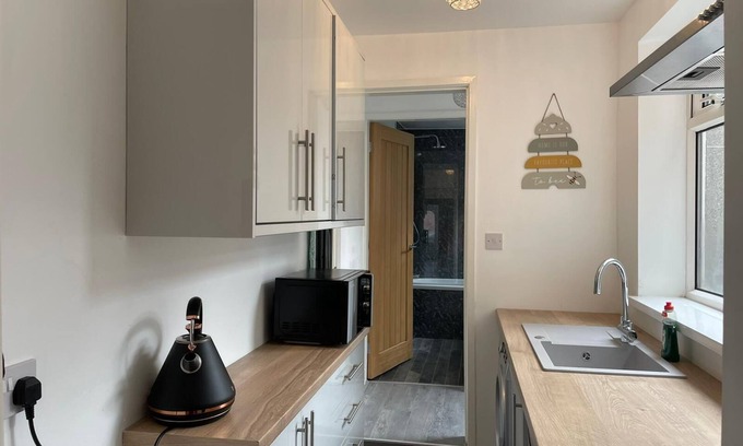 Barrow-in-Furness House | Cross Street by Prestige Properties SA