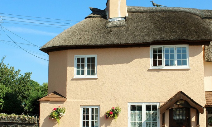 Exford House | Crown Cottage is a picture postcard thatched, self catering holiday cottage