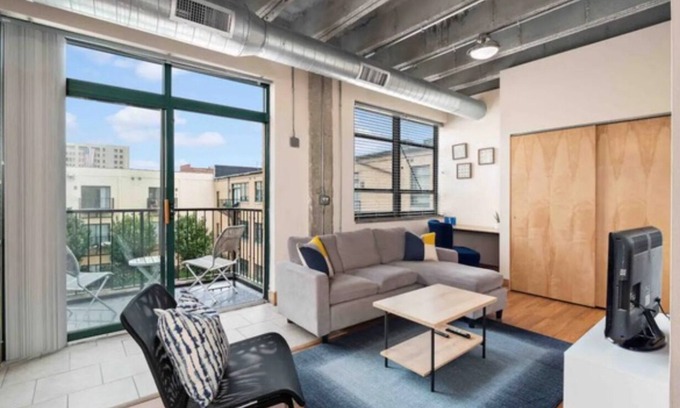 Downtown St. Louis Apartment | Crown Hidden Suite Free Self-Prepared Breakfast Free Street Parking