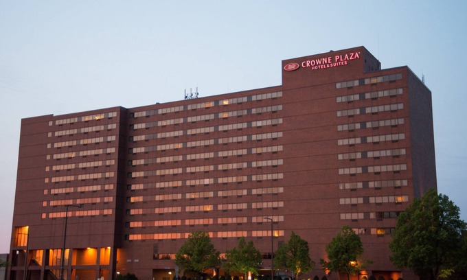 South Loop Hotel | Crowne Plaza Suites MSP Airport - Mall of America by IHG