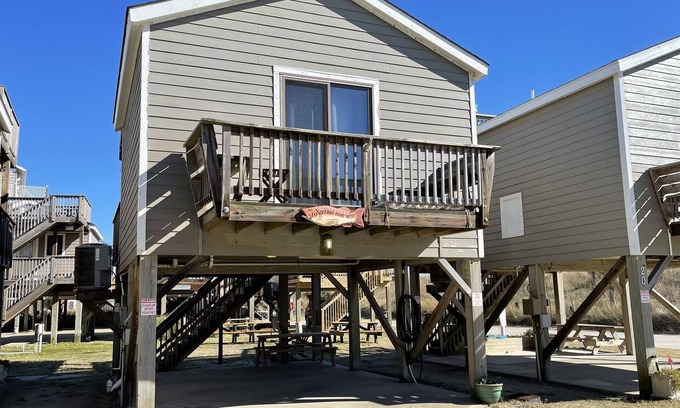 Hatteras Condo | Cruise into Ocean's Door West and set sail in the calm setting of the cabana!