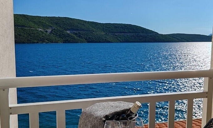 Neum Apartment | Crystal Bay Studio – Sea View & Direct Beach Access