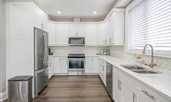 Crystal Beach Cottage | Crystal Clear Cottage - A True Gem! - Sleeps 8, Air Conditioning, Hot Tub