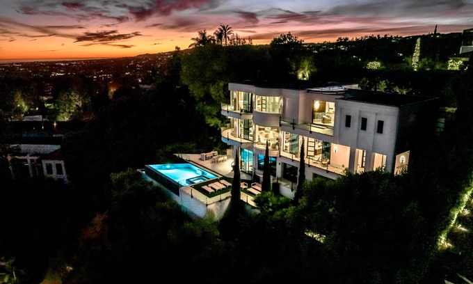 Beverly Hills Resort | Crystal Palace at the crest of Beverly Hills. A world traveler's paradise.