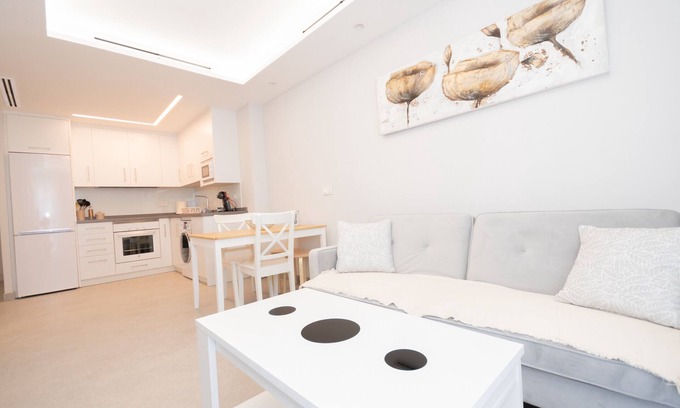Benalmadena Apartment | Cubo's Apartamento Tivoli B4/excellent location/free wifi/air conditioning