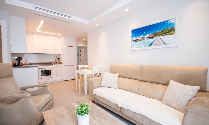 Benalmadena Apartment | Cubo's Apartamento Tivoli B3/free wifi/air conditioning