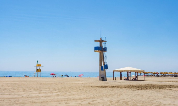 Torremolinos Apartment | Cubo's Apartamento Perla del Sol 3I/beachfront/free wifi