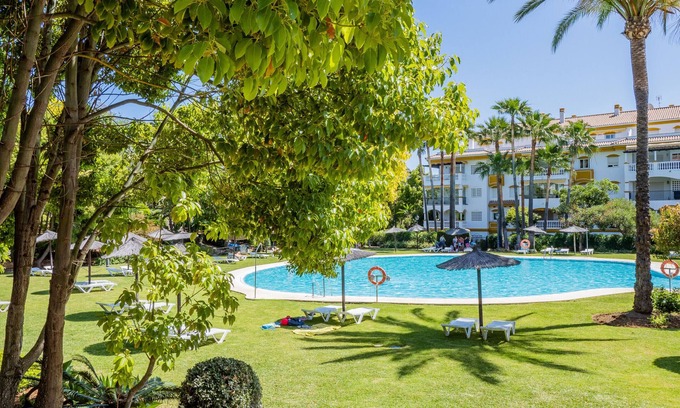Marbella Apartment | Cubo's Apartment Dama de Noche Pool & Tennis/Free Wifi/air conditioning