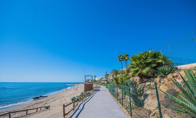 Calahonda Apartment | Cubo's Beamar de Calahonda Apartment/community pool/close to the beach/air conditioning/free parking