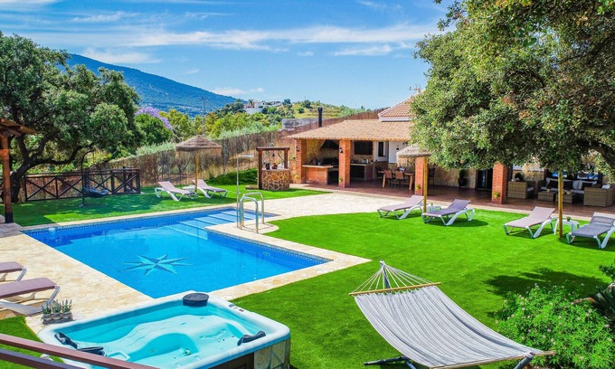 Alhaurin el Grande Villa | Cubo's El Balcón de las Lomas/Free Wifi/Outdoor Jacuzzi