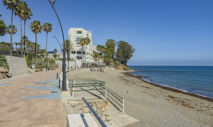 Historic Center of Estepona Apartment | Cubo's Estepona Oceanview Apartment & Free Parking/beachfront/free wifi/parking included