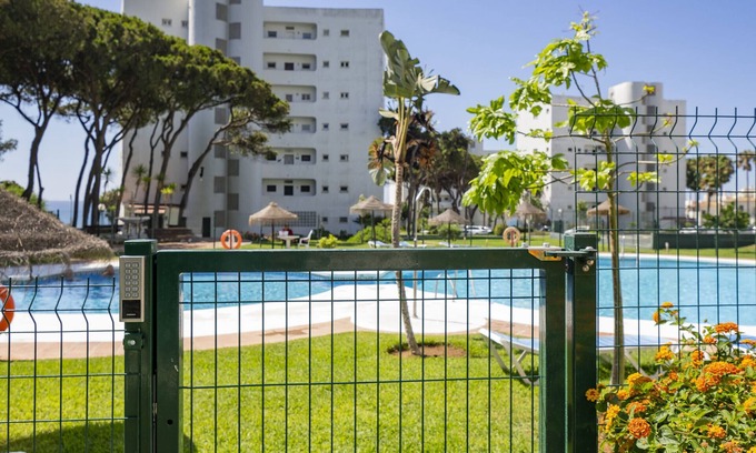 Calahonda Apartment | Cubo's Estudio Algaida Calahonda Beach/beach access/free wifi/air-conditioning