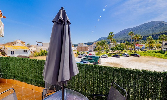 Alhaurin el Grande Ski Chalet | Cubo’s La Perla Town Center House/urban/air conditioning/free Wi-Fi