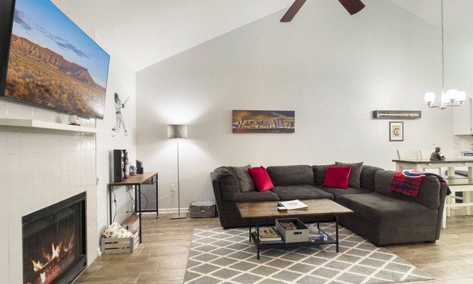 Mesa Grande House | Cubs On May-Mesa/Tempe Townhome-Prime Location! Walk to Sloan Park!