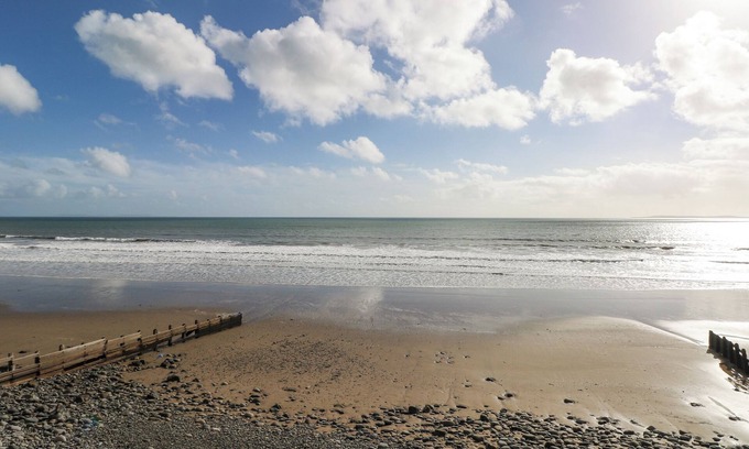 Amroth House | CUDDFAN, with pool in Llanteg
