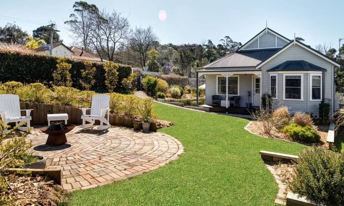 Katoomba House | Cumberland House/Luxury/Gardens/Katoomba 2 mins