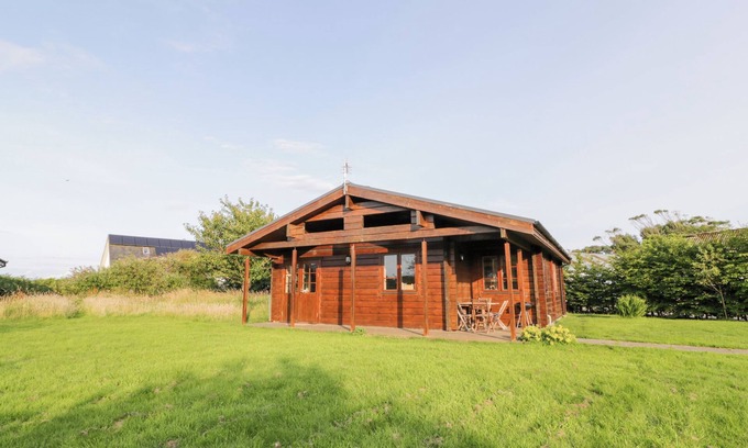 Kirkbean Cottage | CURLEW LODGE, pet friendly, with open fire in Southerness
