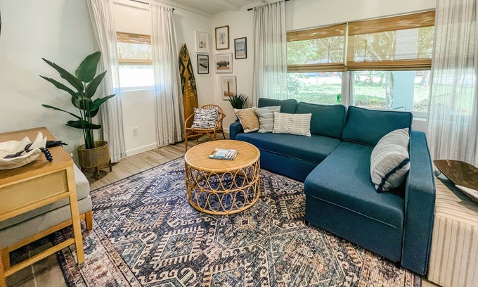 Melbourne Village Cottage | Curly’s Cottage, a vintage coastal retreat