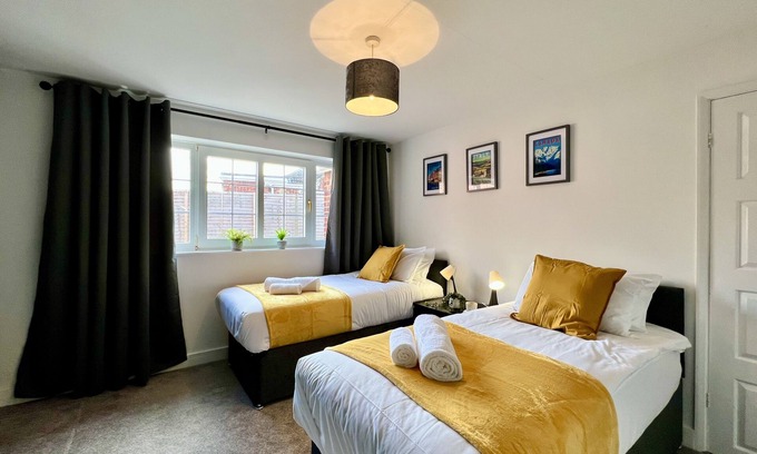 Cleethorpes House | Curzon House Two MyShortLets