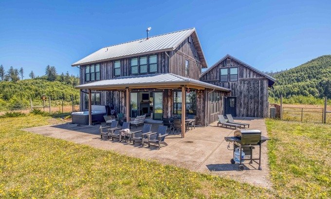 Neskowin House | Custom Beauty has Stellar Ocean Views, Privacy, Two King Suites, a Hot Tub, a Fi