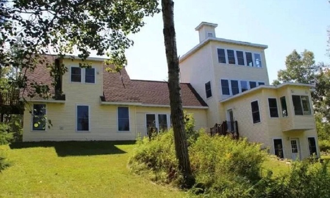 South Range House | Custom Craftsman home. 20 Miles from Downtown Duluth.
