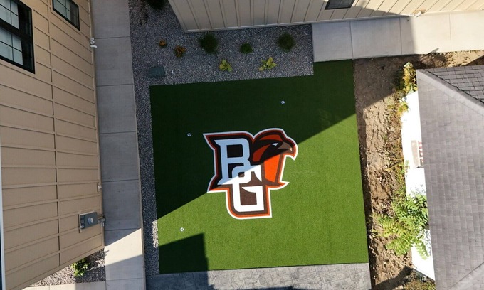 Bowling Green House | CUSTOM FALCON PUTTING GREEN and Luxury combined to create your DREAM stay here in the heart of Bowling Green
