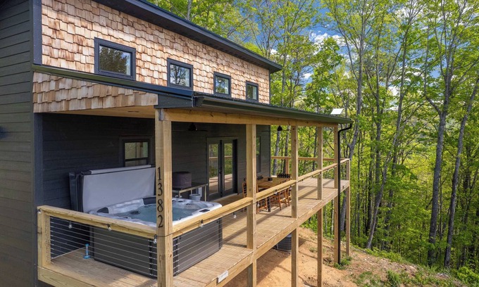 Bryson City Cabin | Customer Appreciation Year! See Discount information in Ad