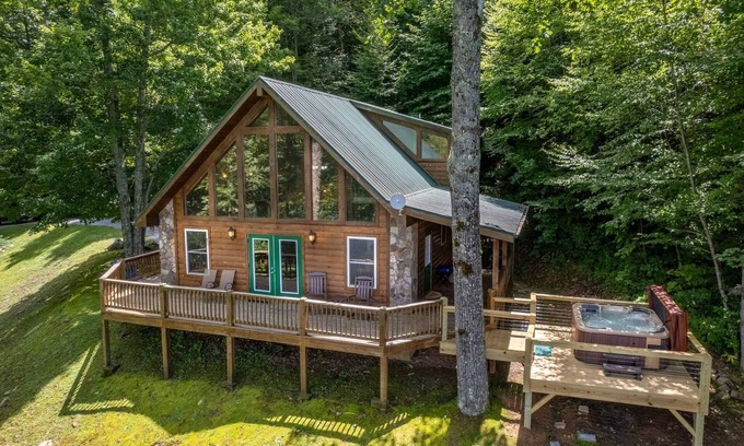 Bryson City Cabin | Customer Appreciation Year! See Discount information in Ad
