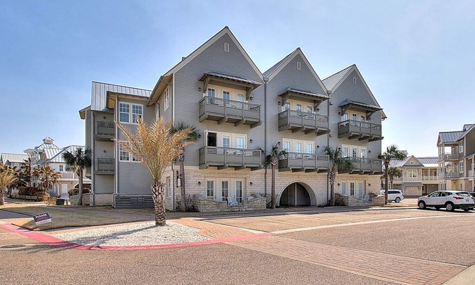 Cinnamon Shore Condo | Customized Condo w/Designer Details@Cinnamon Shore w/Great Amenities!