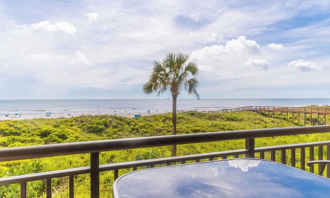 Crescent Beach Condo | Cute 1 bedroom Oceanfront Condo- New Rental!