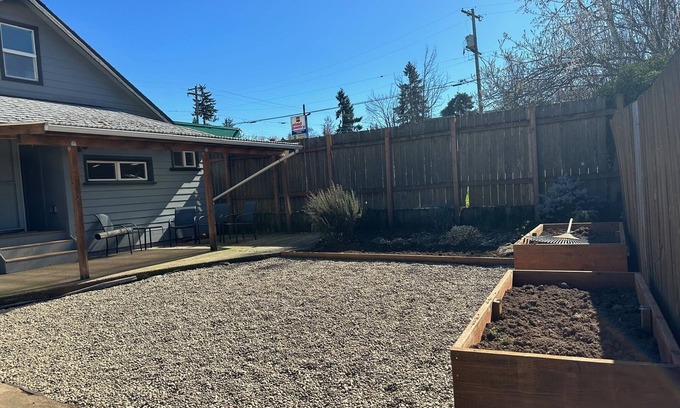 McLoughlin Cottage | Cute 2 bed Bungalow in the heart of Oregon City