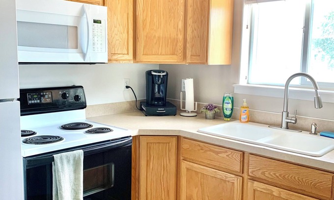 Rexburg Apartment | Cute 2 bedroom apt. Free WiFi/Parking in Rexburg