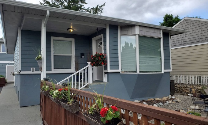 Okanagan-Similkameen House | Cute 2-bedroom Furnished House walking distance to Penticton Regional Hospital