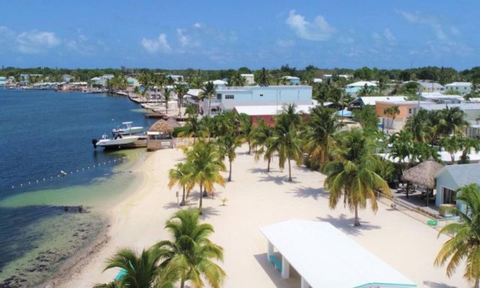 Key Largo Village House | Cute and Cozy Cottage on a Corner Lot - Close to Dock and Beach!
