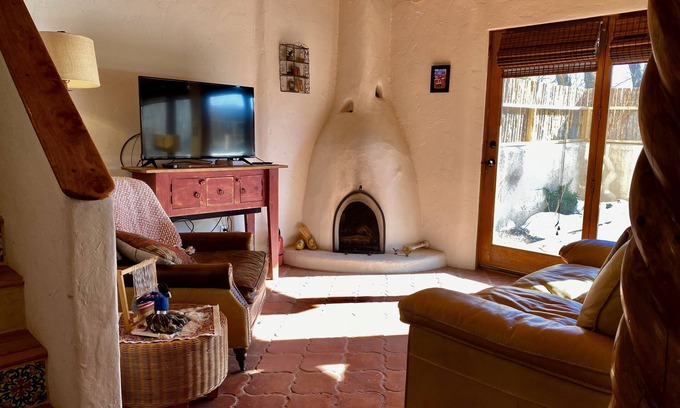 Taos House | Cute as a button downtown condo with hot tub