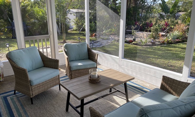 South Venice House | Cute Beach Bungalow 10 minutes from the Beach!