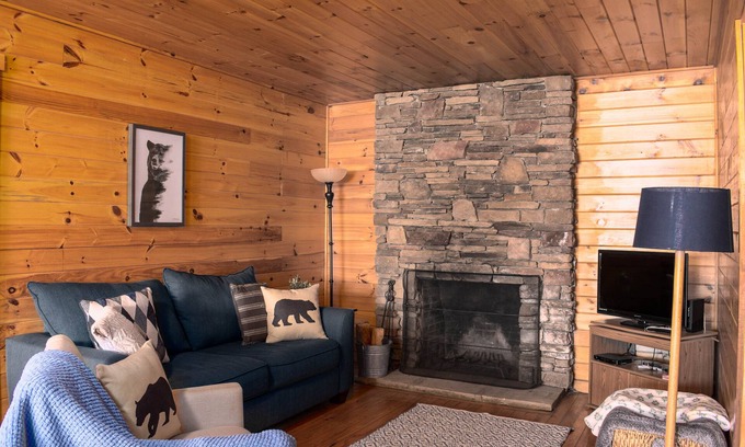 Bryson City Cabin | Cute cabin in quiet resort! Fireplace, gym, game room, 10 minutes to Bryson City