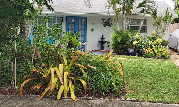Stuart Cottage | Cute coastal cottage close to beach and downtown nightlife.