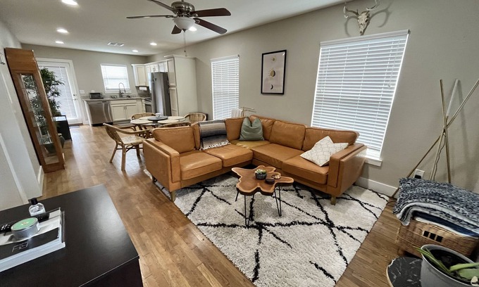 St. John - Coronado Hills House | Cute East Austin Bungalow