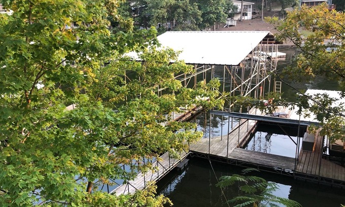 Lake Ozark Cabin | Cute Lakefront 4bd 2 bath duplex cabins Bothsides : Special: Total 449 pr nite!
