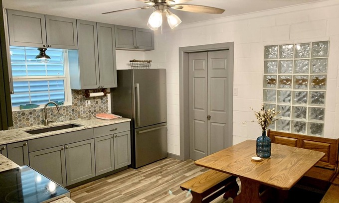 Port O Connor House | Cute little house within walking distance to food and the beach