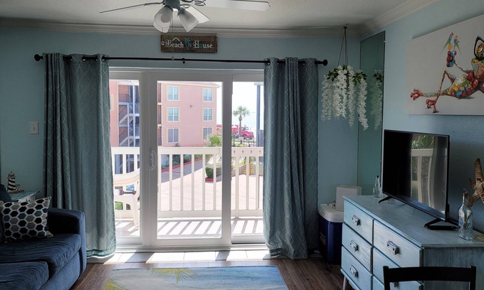 Galveston Condo | Cute ocean view beach front condo w private balcony . Great LOCATION! Sleeps 6.