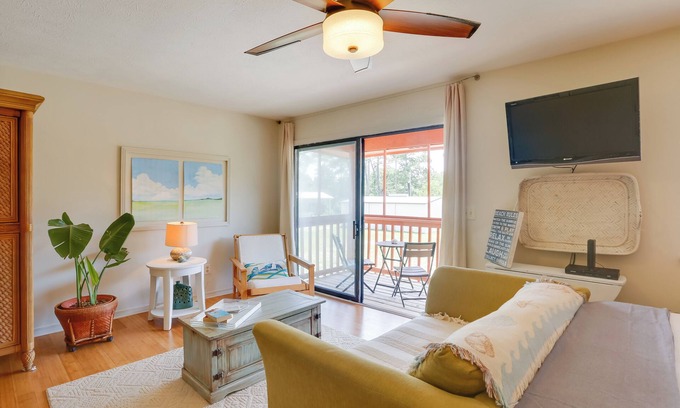 West Panama City Beach Condo | Cute PCB Condo by Lake Powell w/Pool Access!