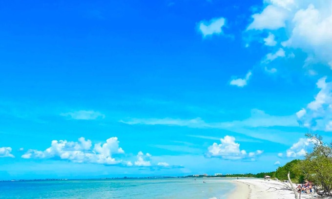 Iona Condo | Cute remodeled condo just minutes from Sanibel Bunche Beach and Fort Myers Beach