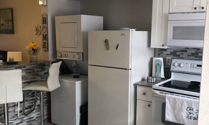 Iona Condo | Cute renovated 2 bedroom condo just minutes from Sanibel