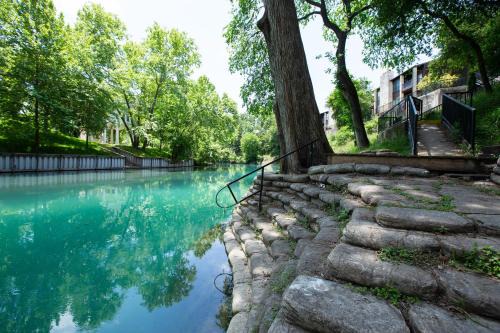 New Braunfels Apartment | CW CHB216 Club Paradise