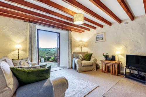 Dinas Cross House | Cwm Bach